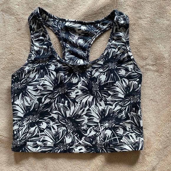 B/W VINTAGE FLORAL COMPRESSION CROP TANK - Picture 2 of 4